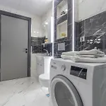 Stylish 2br In Center & Elissa