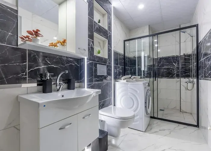 Stylish 2Br In City Center & Elissa 安塔利亚